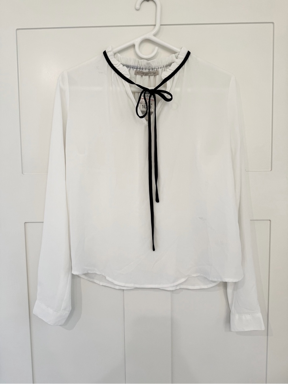 FREE w/ 🌻3/$25 bundle - Women’s White Long-Sleeve Tie-Neck Blouse